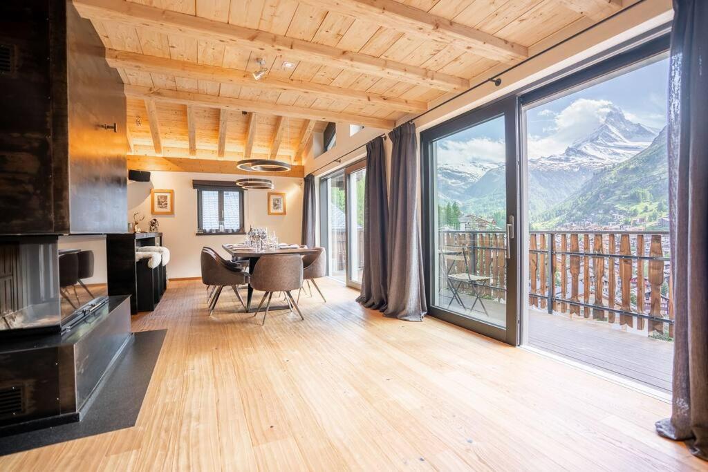 Akelei Penthouse by HomeFlow