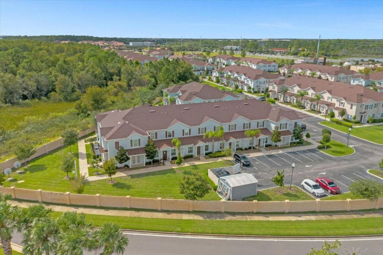 Beautiful Townhouse next to Disney Parks 04 view 3