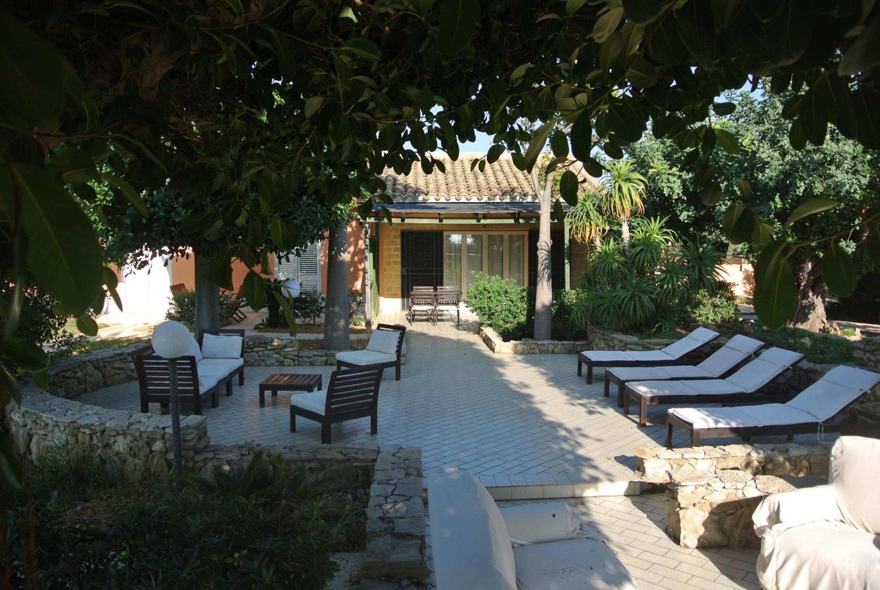 Villa Carlotta Resort
