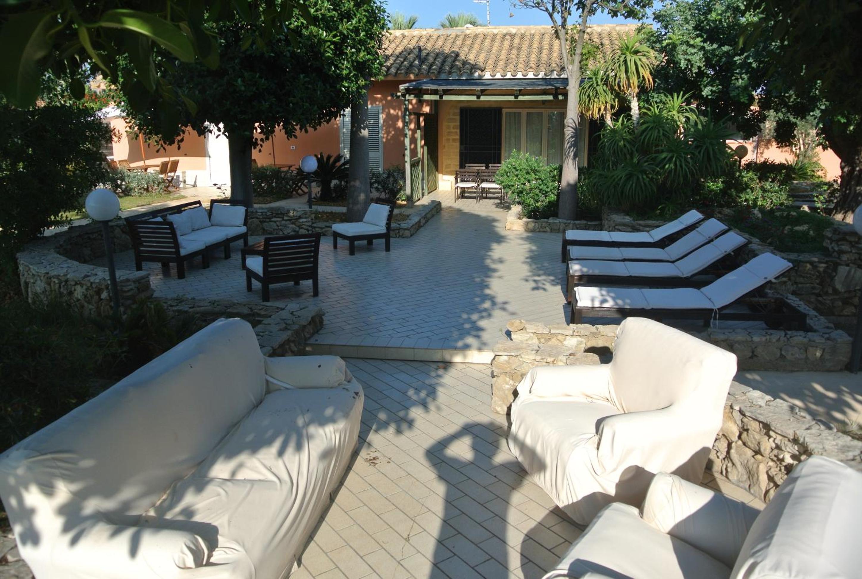 Villa Carlotta Resort