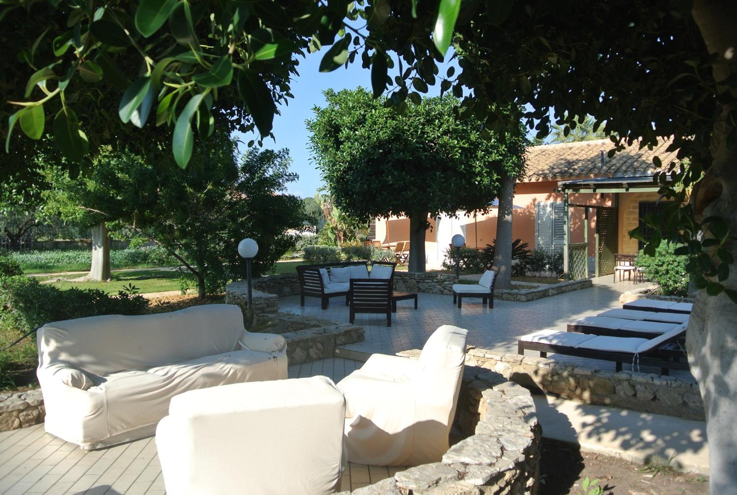 Villa Carlotta Resort