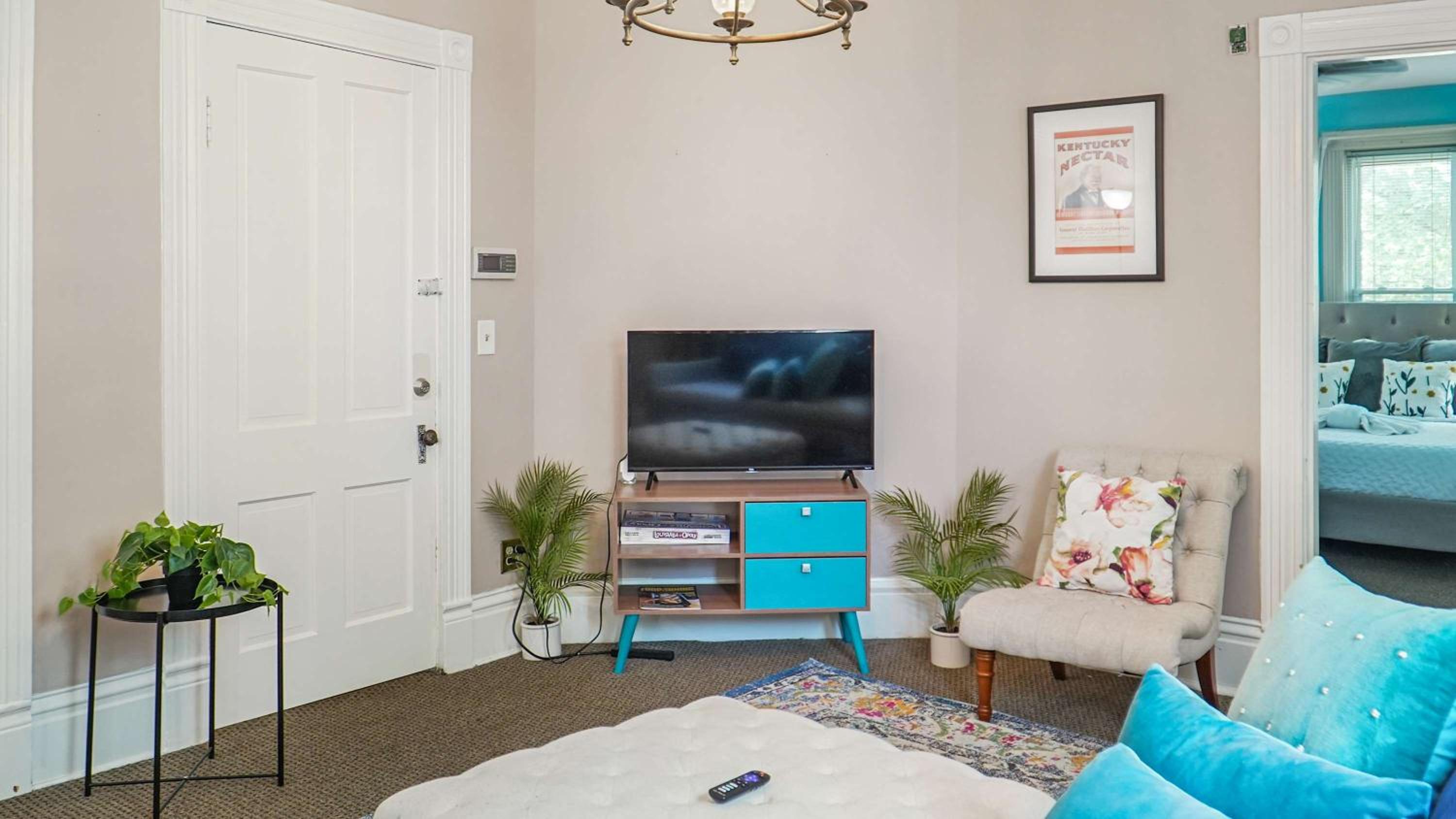Tranquil Retreat amidst Clifton & Crescent Hill's Vibrant Energy