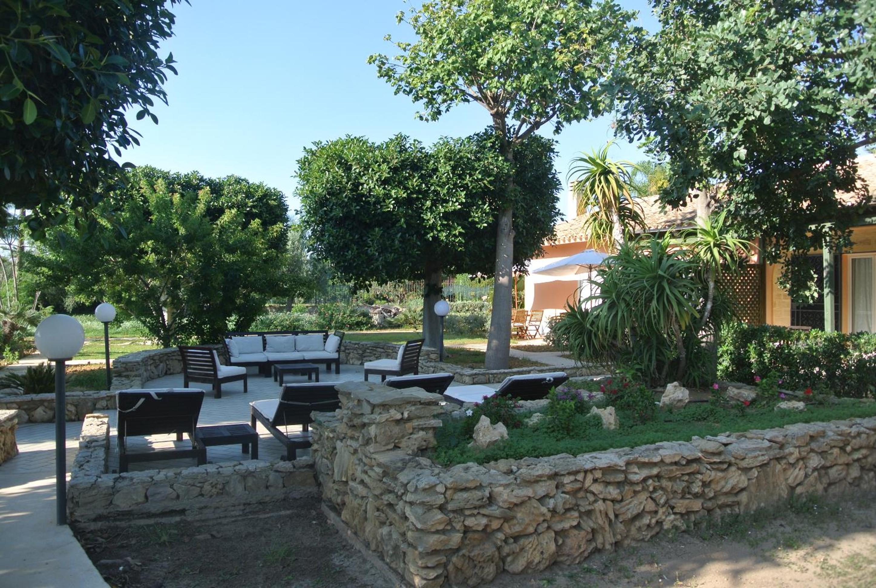 Villa Carlotta Resort