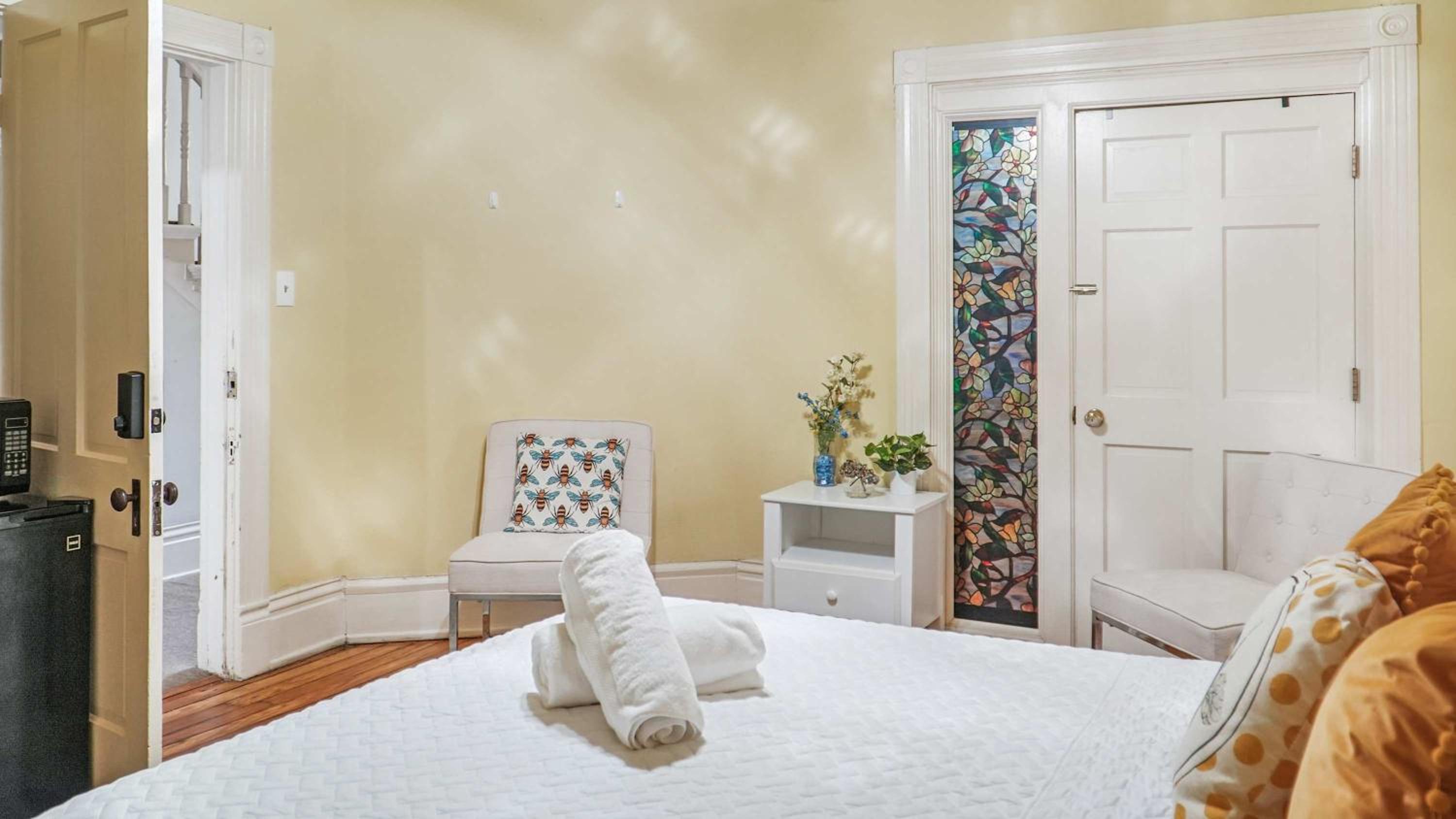 Tranquil Retreat amidst Clifton & Crescent Hill's Vibrant Energy