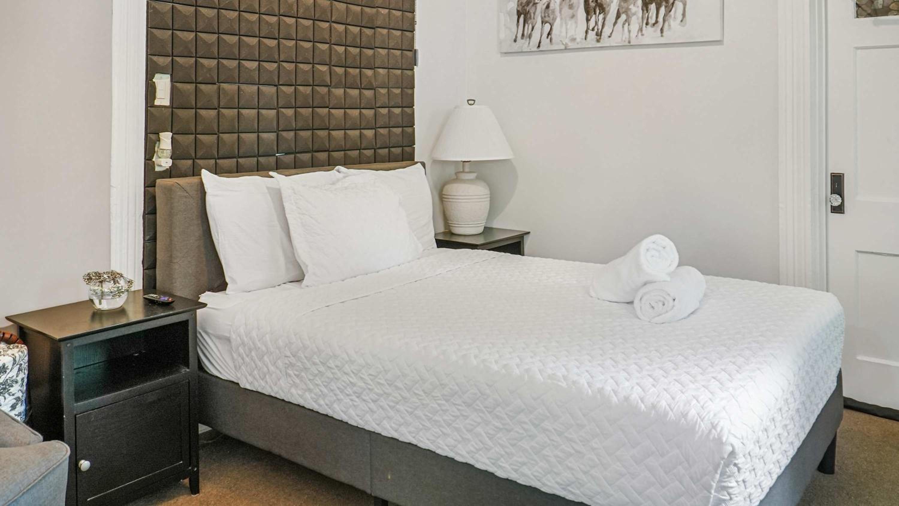 Tranquil Retreat amidst Clifton & Crescent Hill's Vibrant Energy
