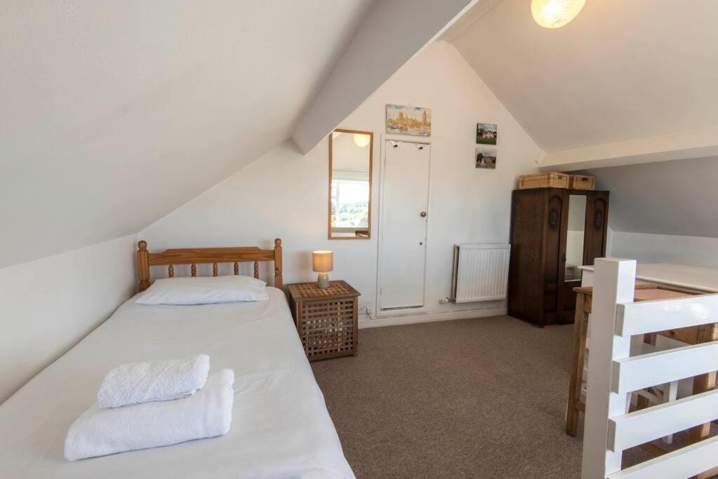 Clematis Cottage - Idyllic Village close to Bath view 5