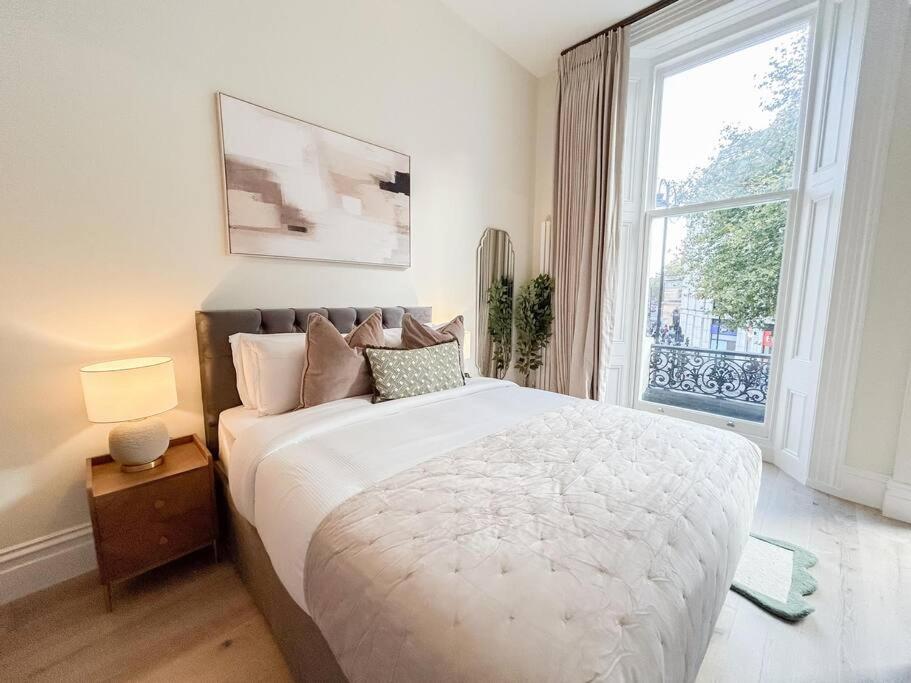 London Vacations - Stylish Apartment in Prime Central London - Property Image 2