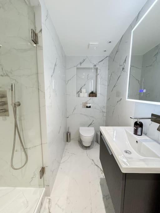 London Vacations - Stylish Apartment in Prime Central London - Property Image 3