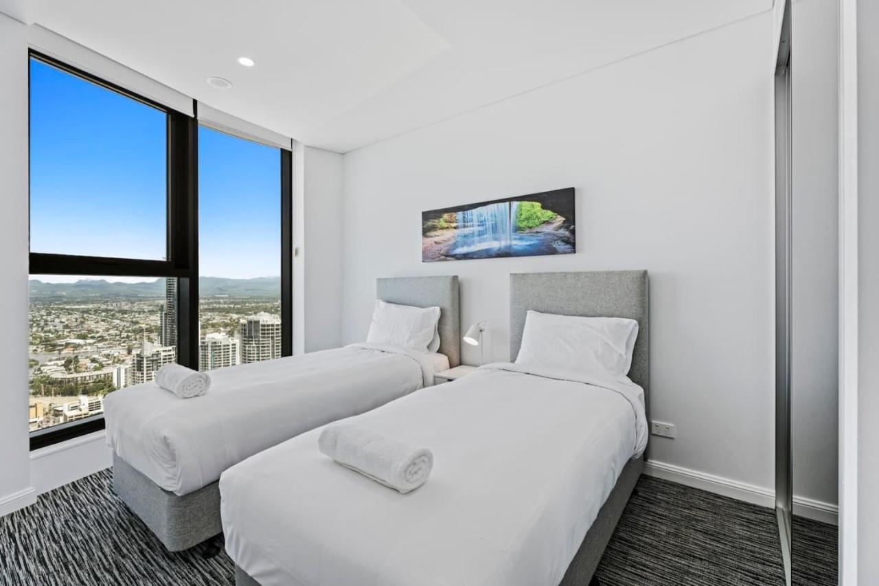 Stunning Ocean View 2 Bedroom Surfers Paradise