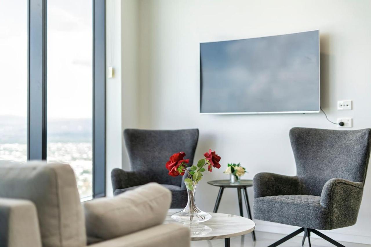 Stunning Ocean View 2 Bedroom Surfers Paradise