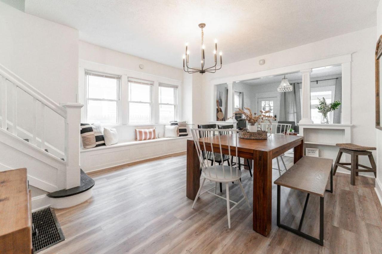 6 Bedroom Duplex Sleeps 14 Close to Lucas Downtown