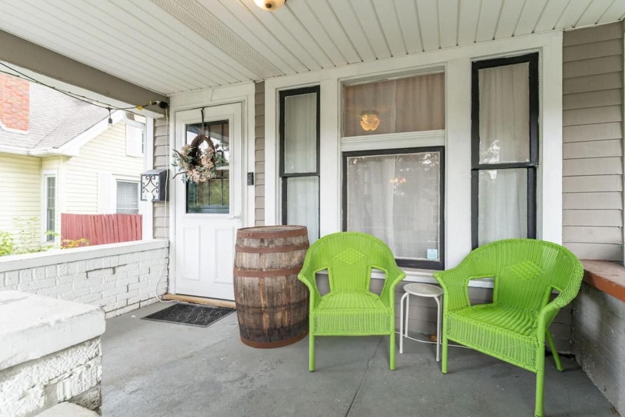 6 Bedroom Duplex Sleeps 14 Close to Lucas Downtown