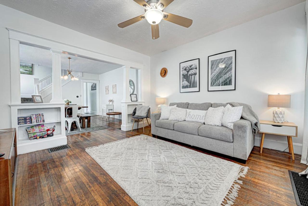 6 Bedroom Duplex Sleeps 14 Close to Lucas Downtown