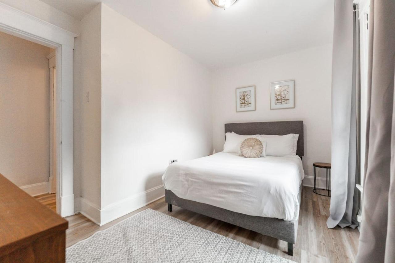 6 Bedroom Duplex Sleeps 14 Close to Lucas Downtown