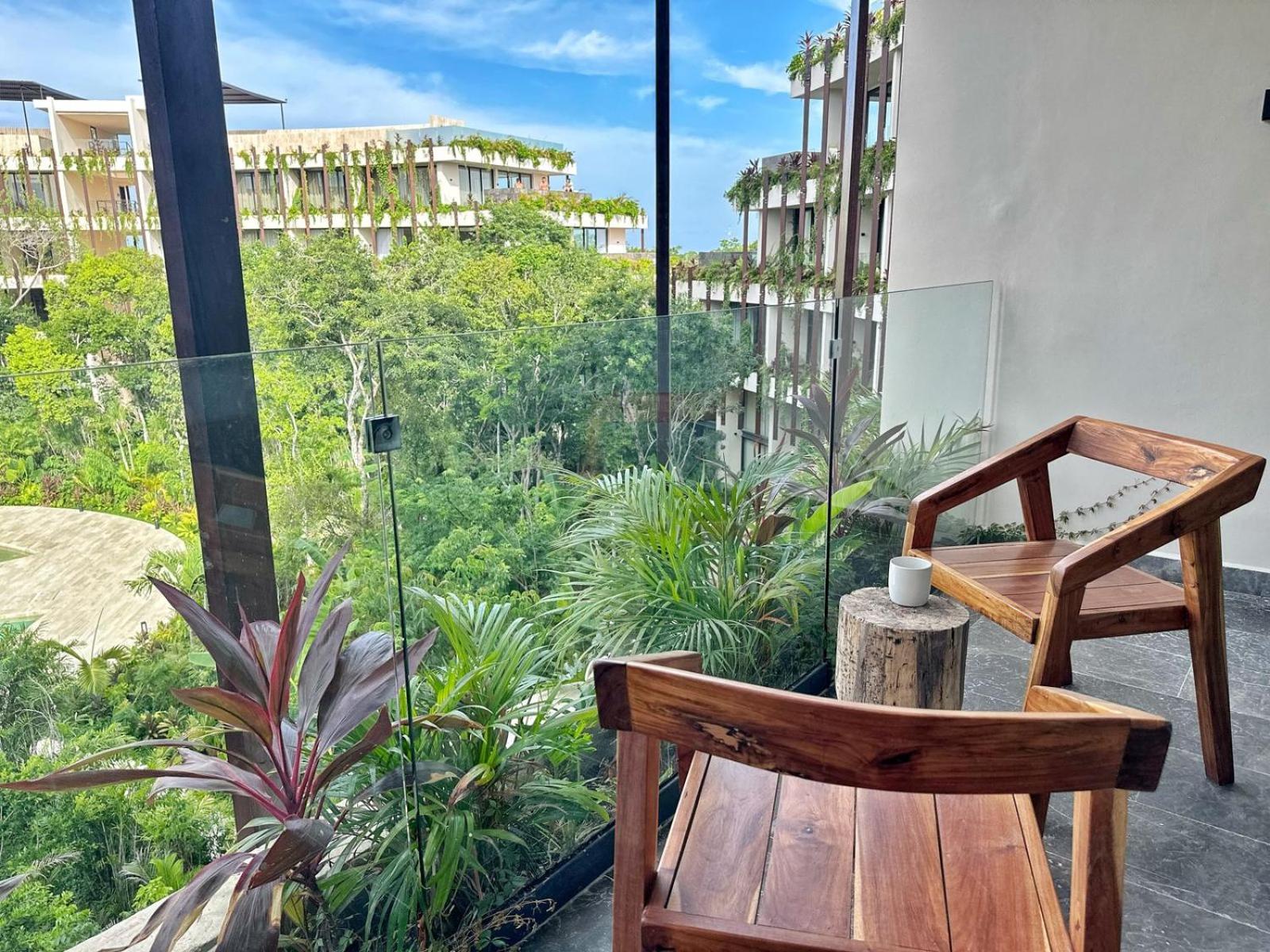 Cozy aparment pool view view 5