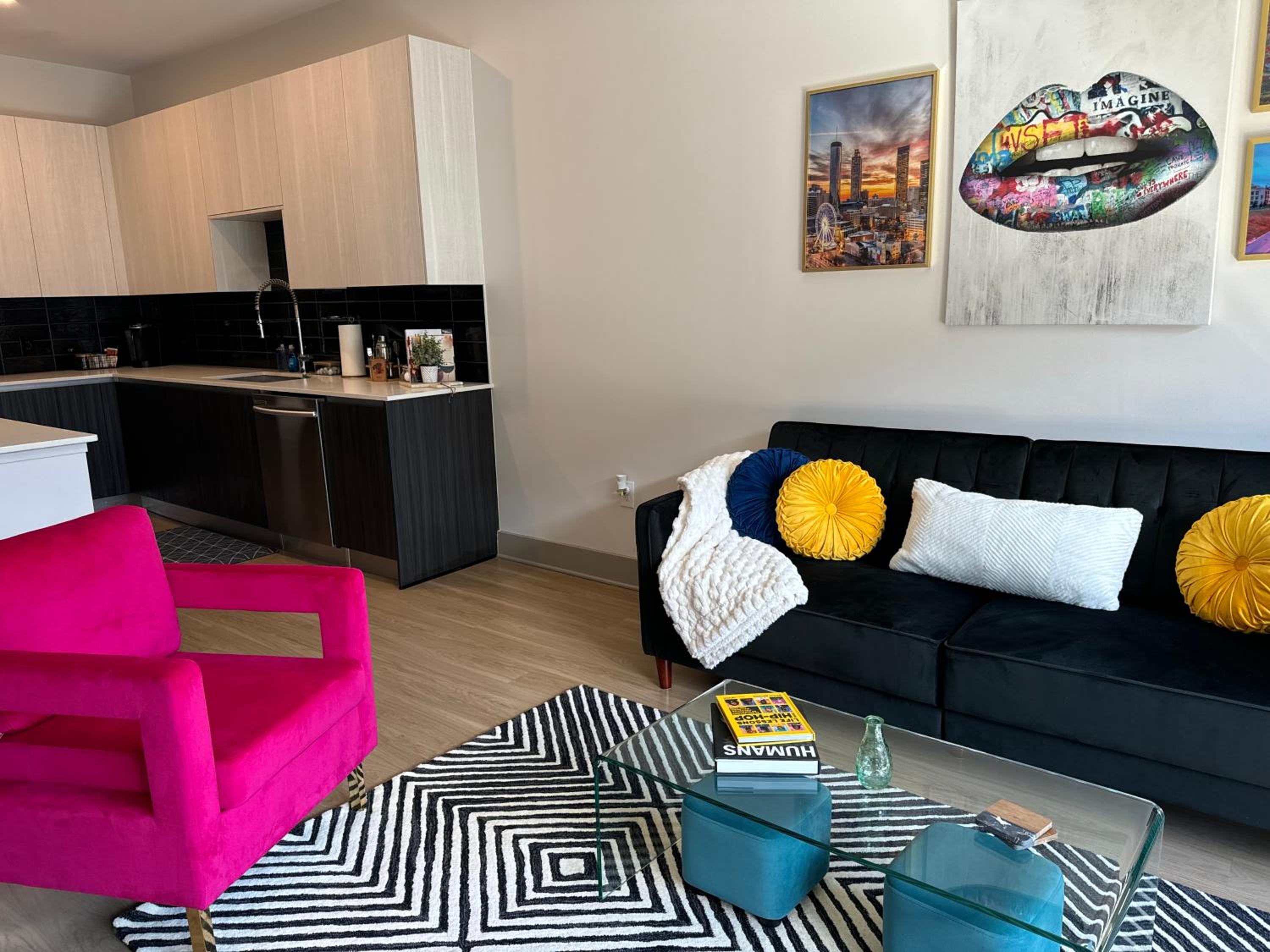 Atlanta Vacations - Stylish Apartment in Heart of ATL - Property Image 1