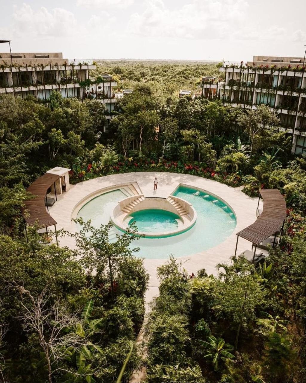 Cozy aparment pool view view 4
