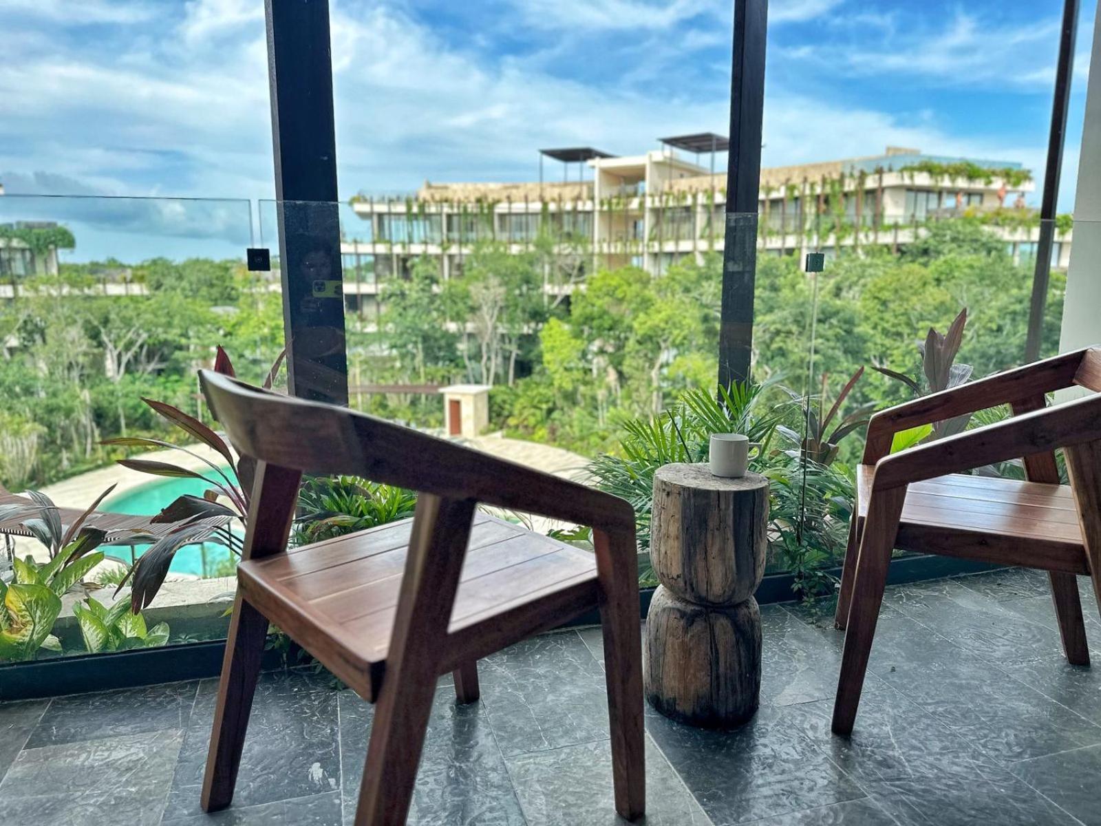 Cozy aparment pool view view 3