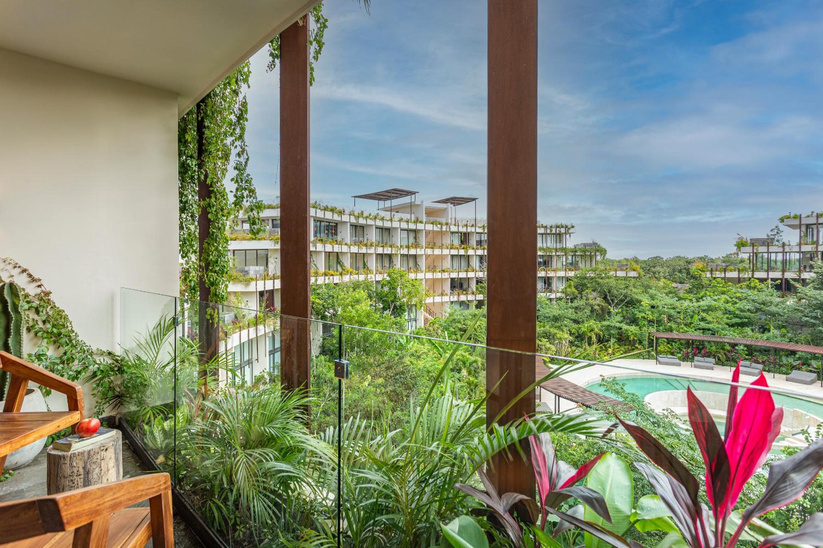 Cozy aparment pool view view 2