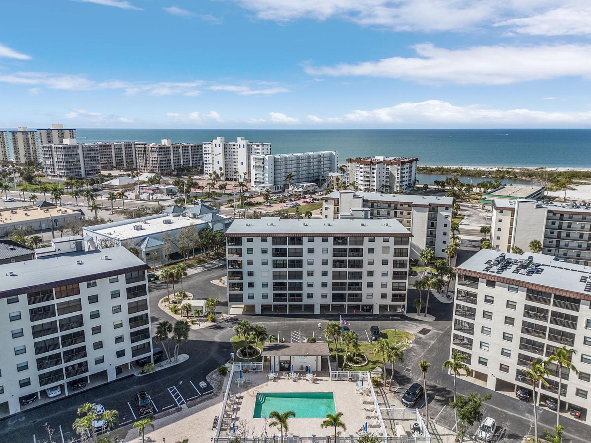 Estero Cove Retreat: Views, Pool, Pickleball Court view 2