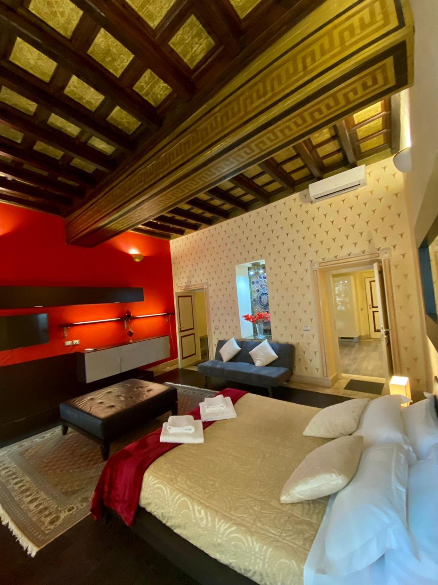 NSM 71VIADELCORSO Luxury Home