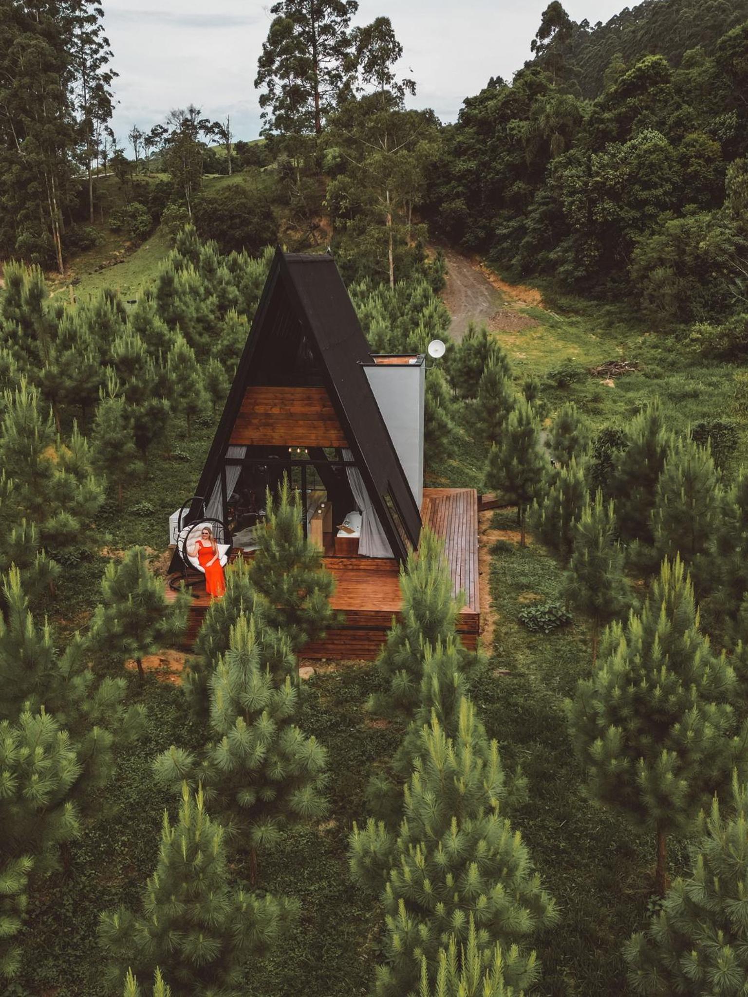 Cabana com hidromassagem na montanha