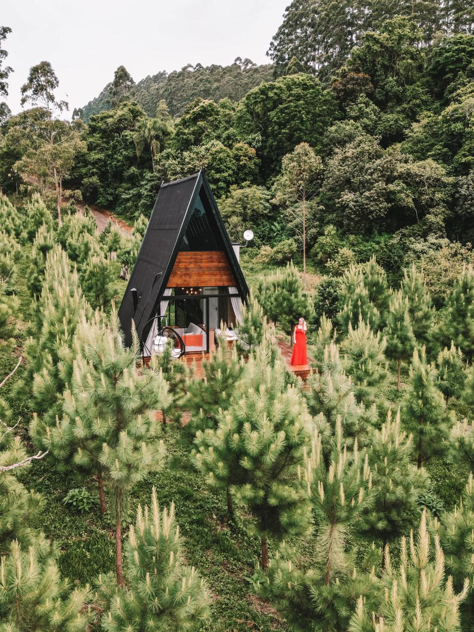 Cabana com hidromassagem na montanha