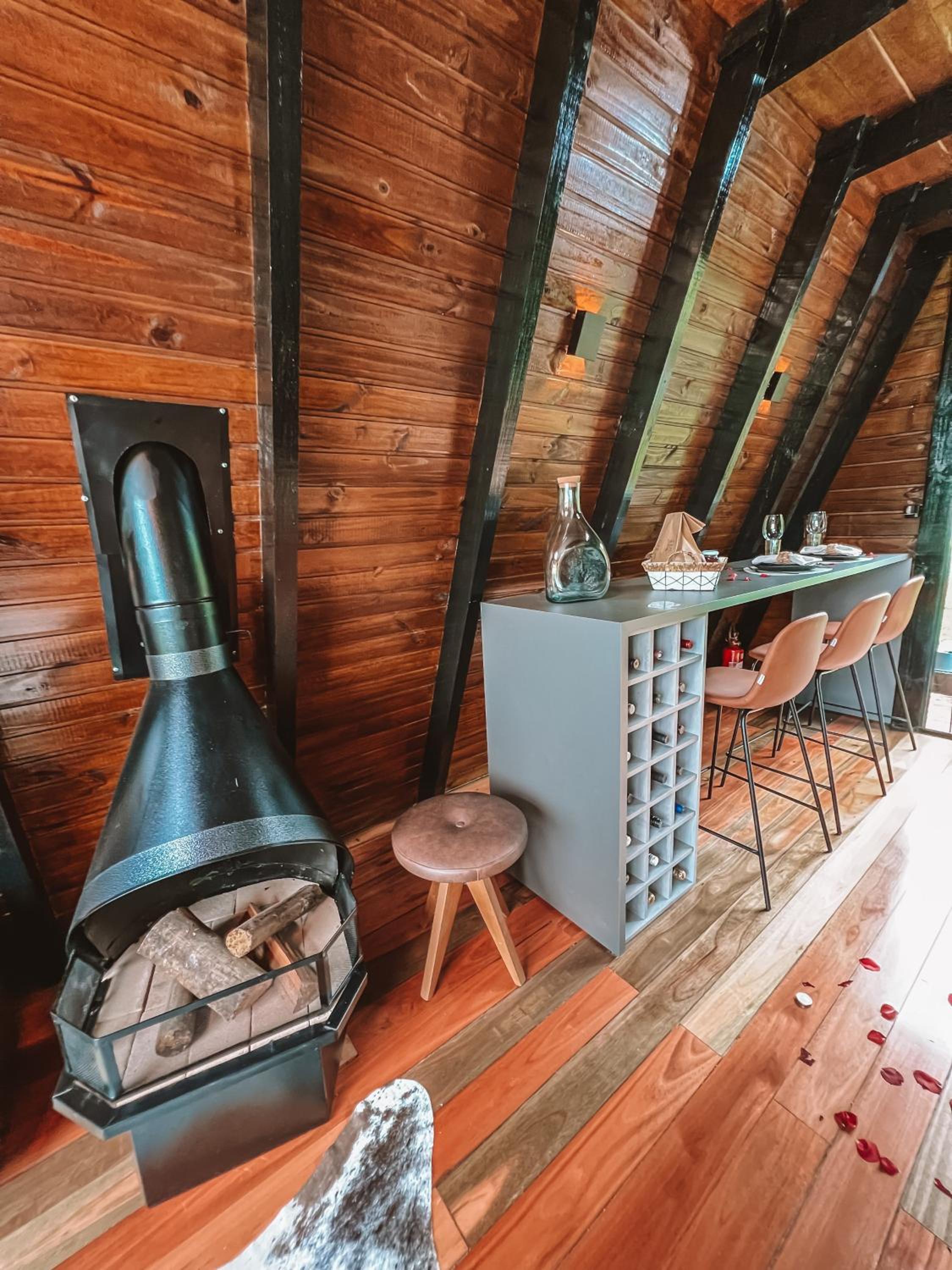Cabana com hidromassagem na montanha