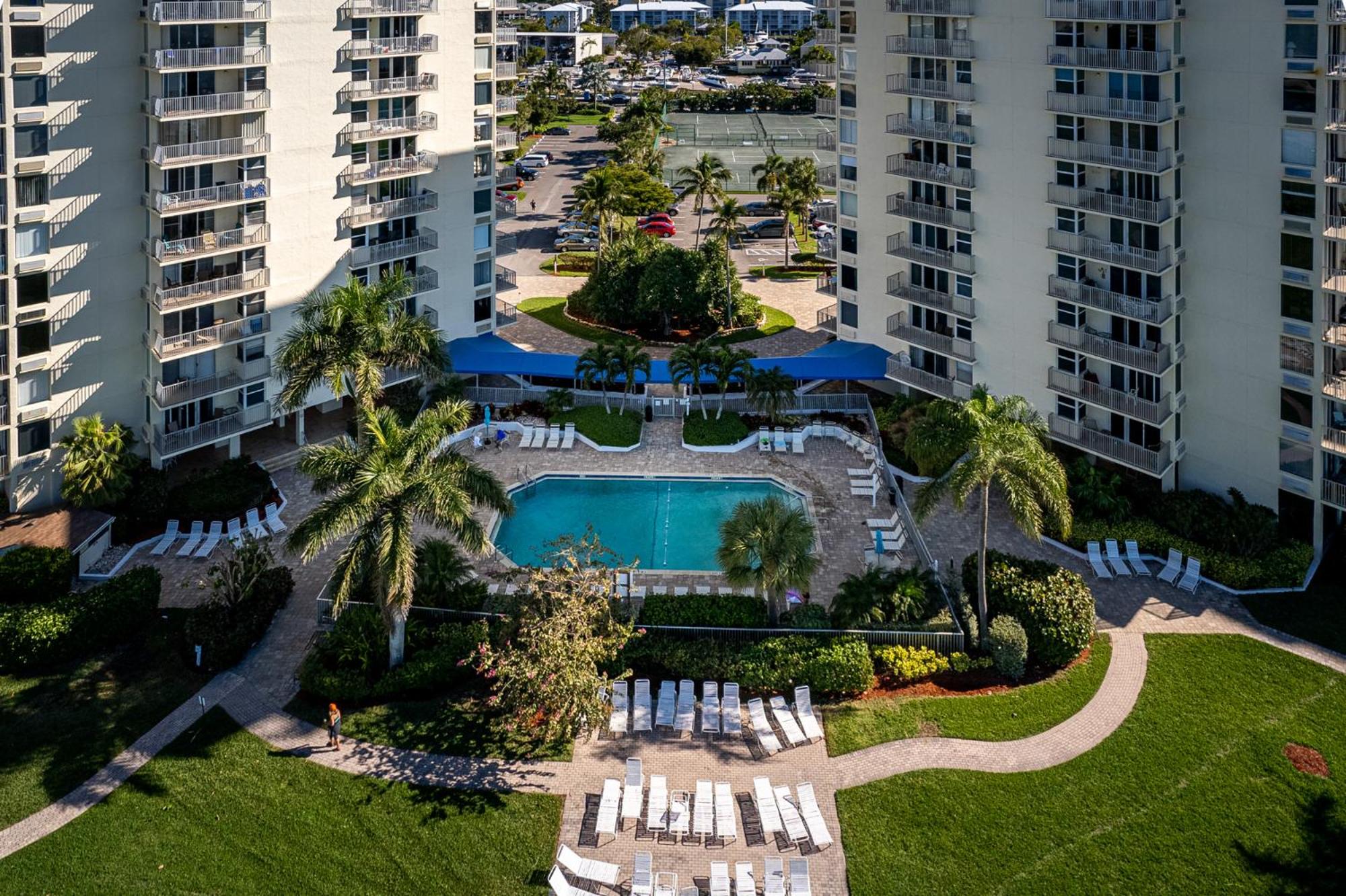 Penthouse Paradise: Gulf Views, Beachfront & Pool view 2