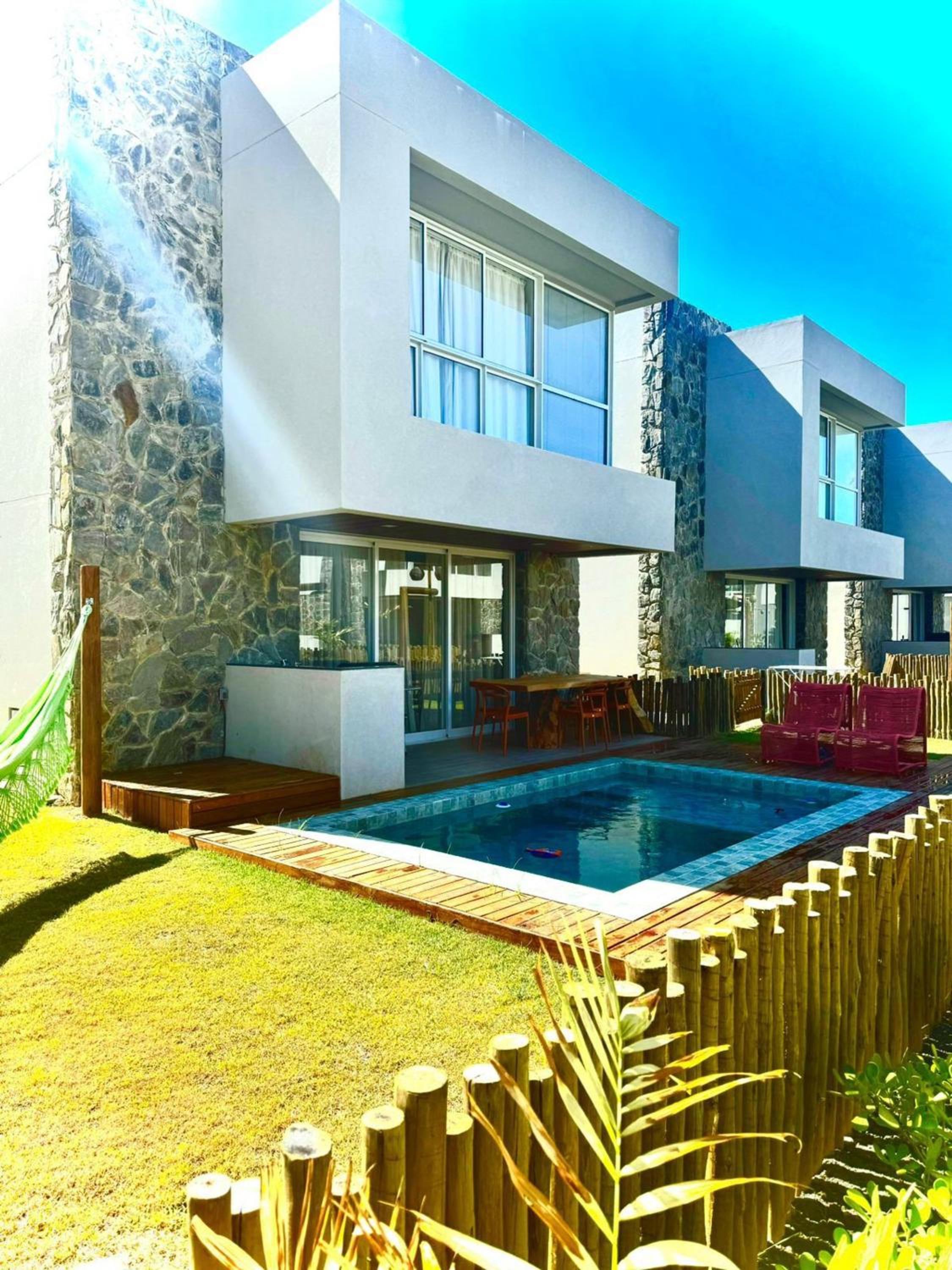 House with pool and barbecue in Milagres