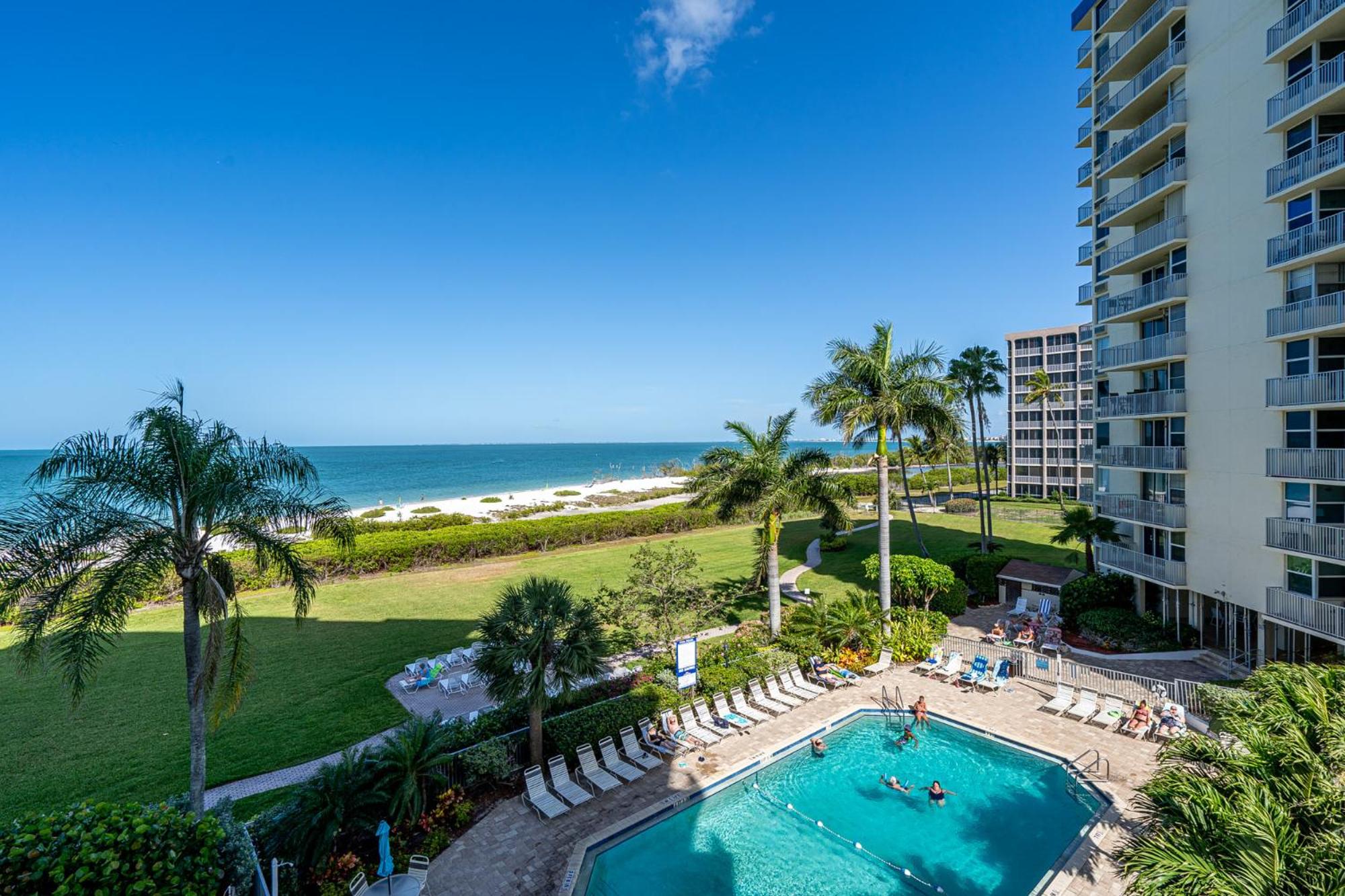 Penthouse Paradise: Gulf Views, Beachfront & Pool view 4