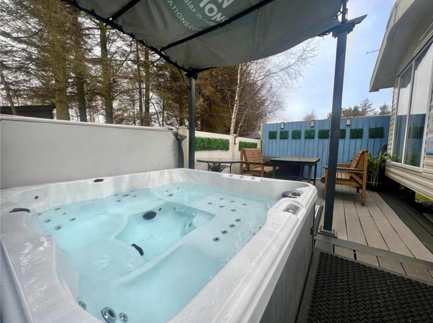 Private Hot Tub & Spacious Decking Area in Northumberland, Dog-Friendly, Free Golf Access