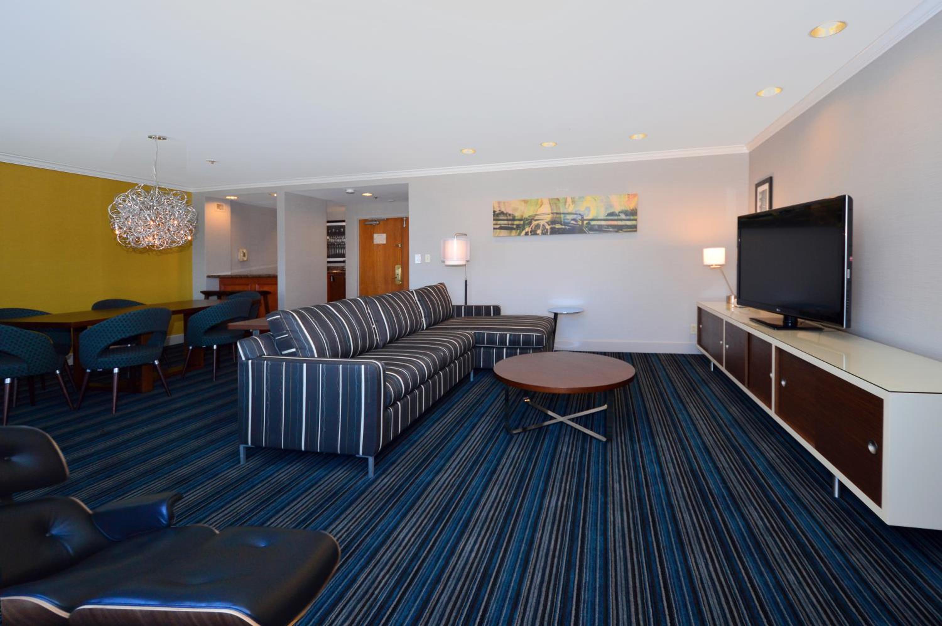 Newark Vacations - DoubleTree by Hilton Newark-Fremont - Property Image 28