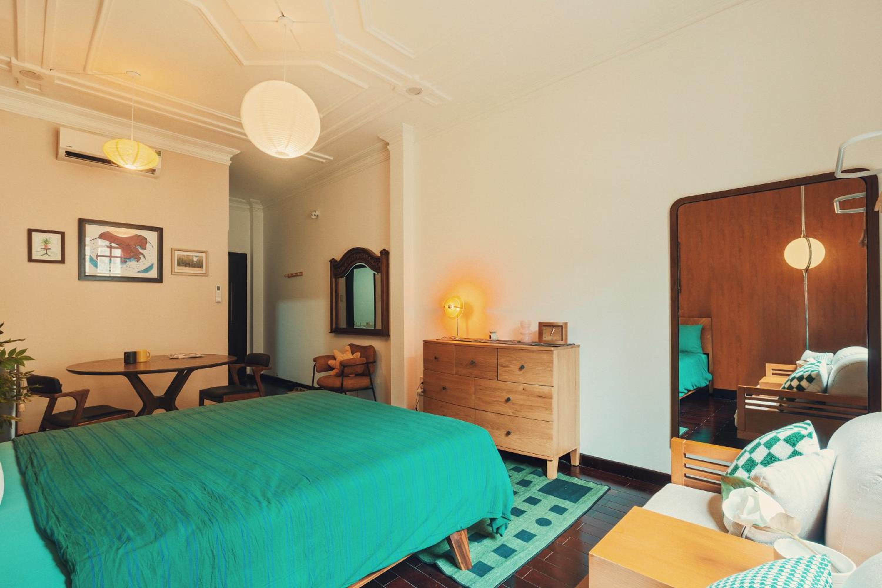 Smith Studio, Heart of Saigon