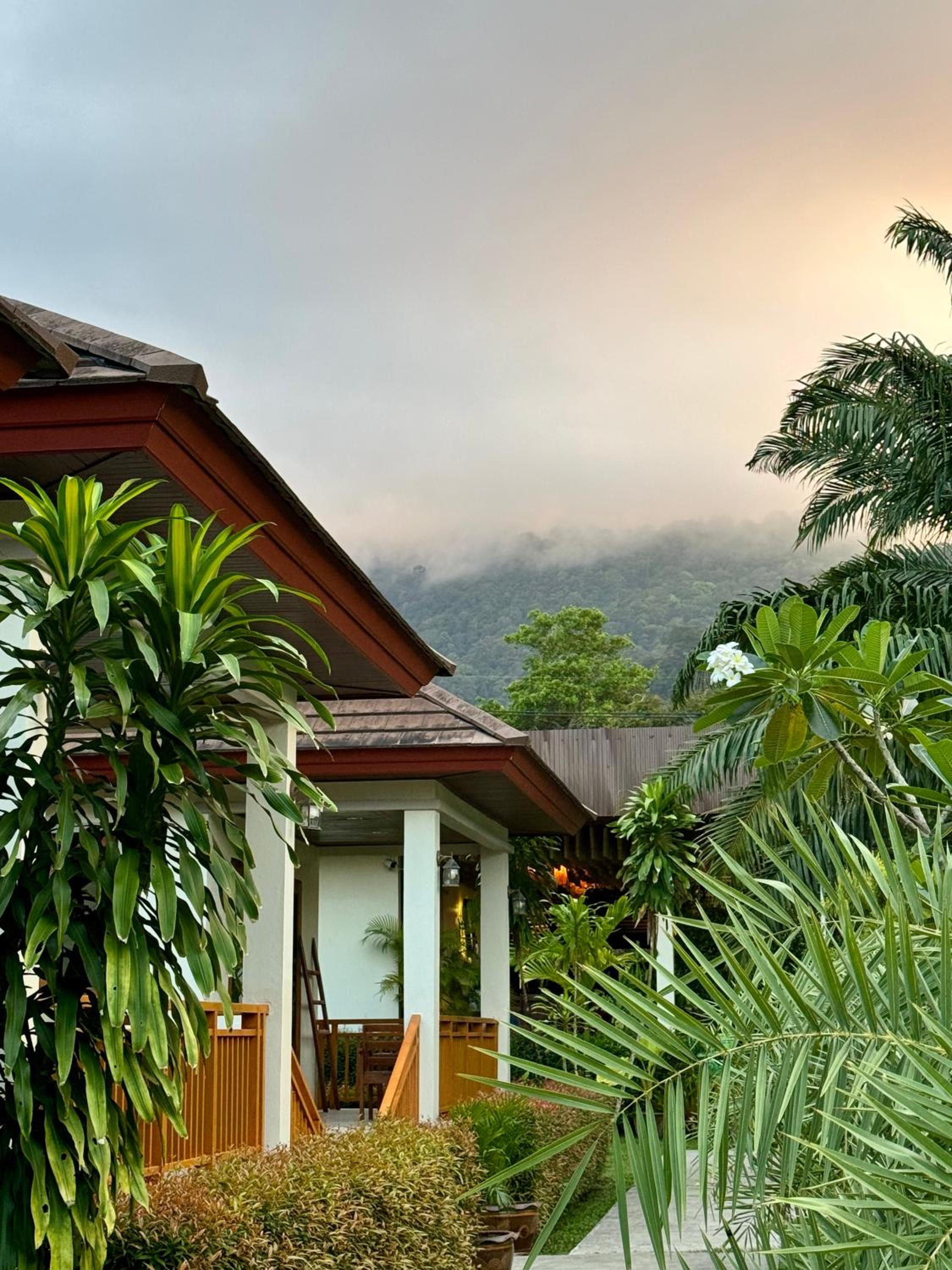 Hotel Verona Lanta Resort - Image 1