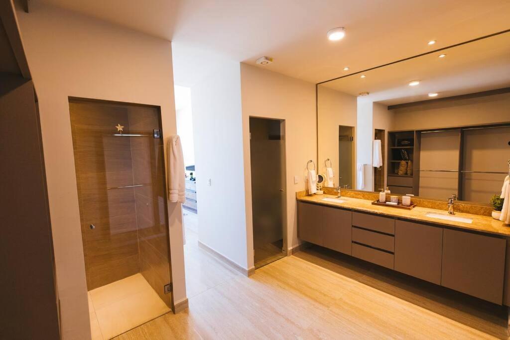 5 Star Condo Bichon - 3rd Floor Arch & Ocean View view 3