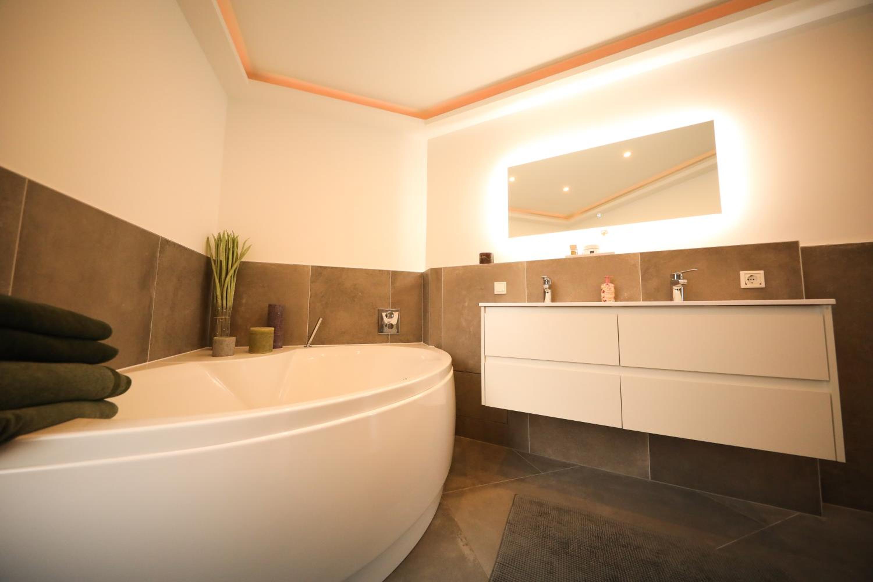 5Season- Luxus-Spa, Bar, Weinkeller, Billard