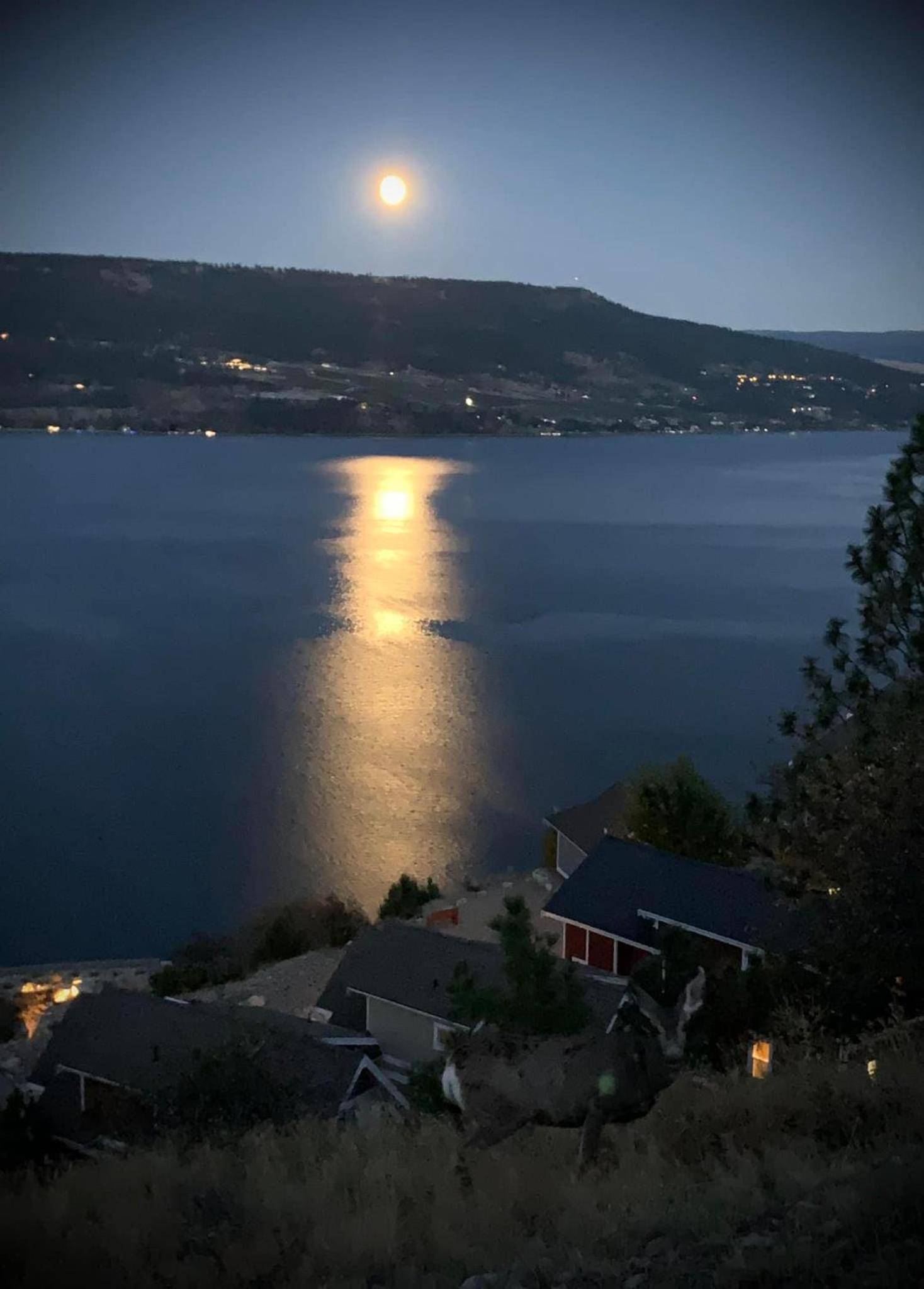 Kelowna Vacations - Exceptional Cozy Cottage with Incredible View! - Property Image 8
