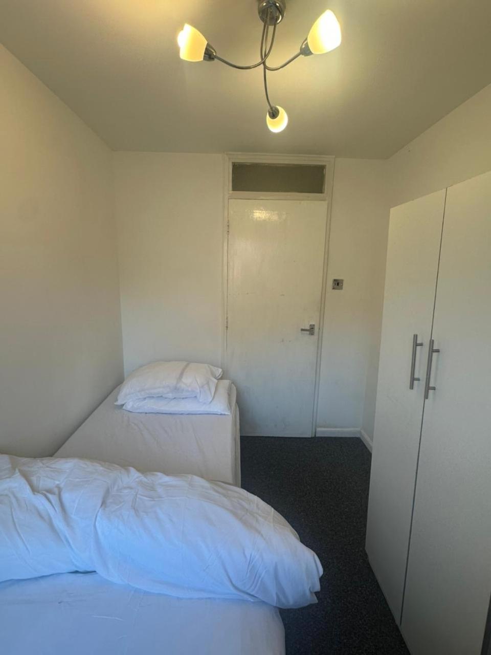 Lovely apartment in barking view 3