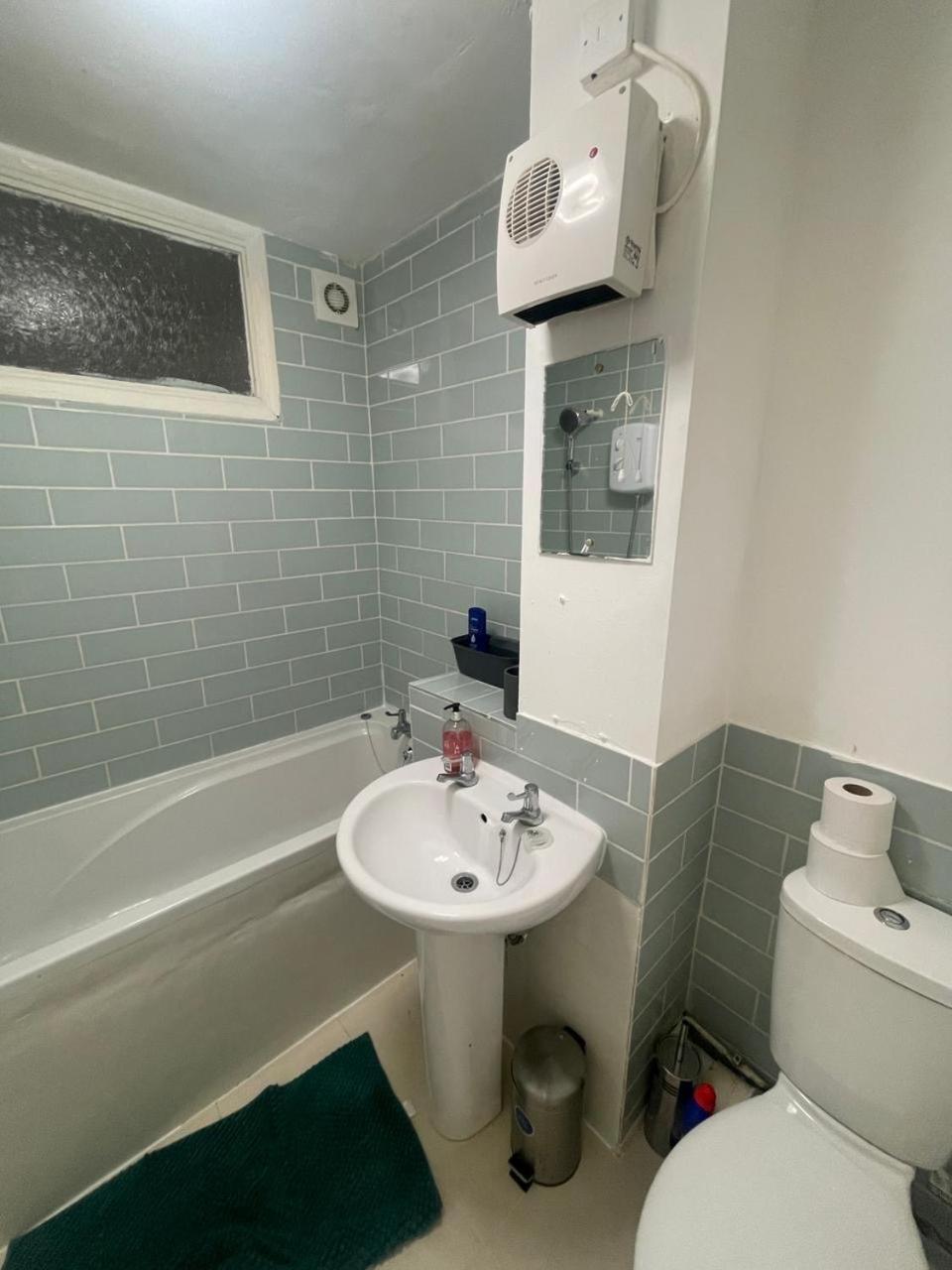 Lovely apartment in barking view 4