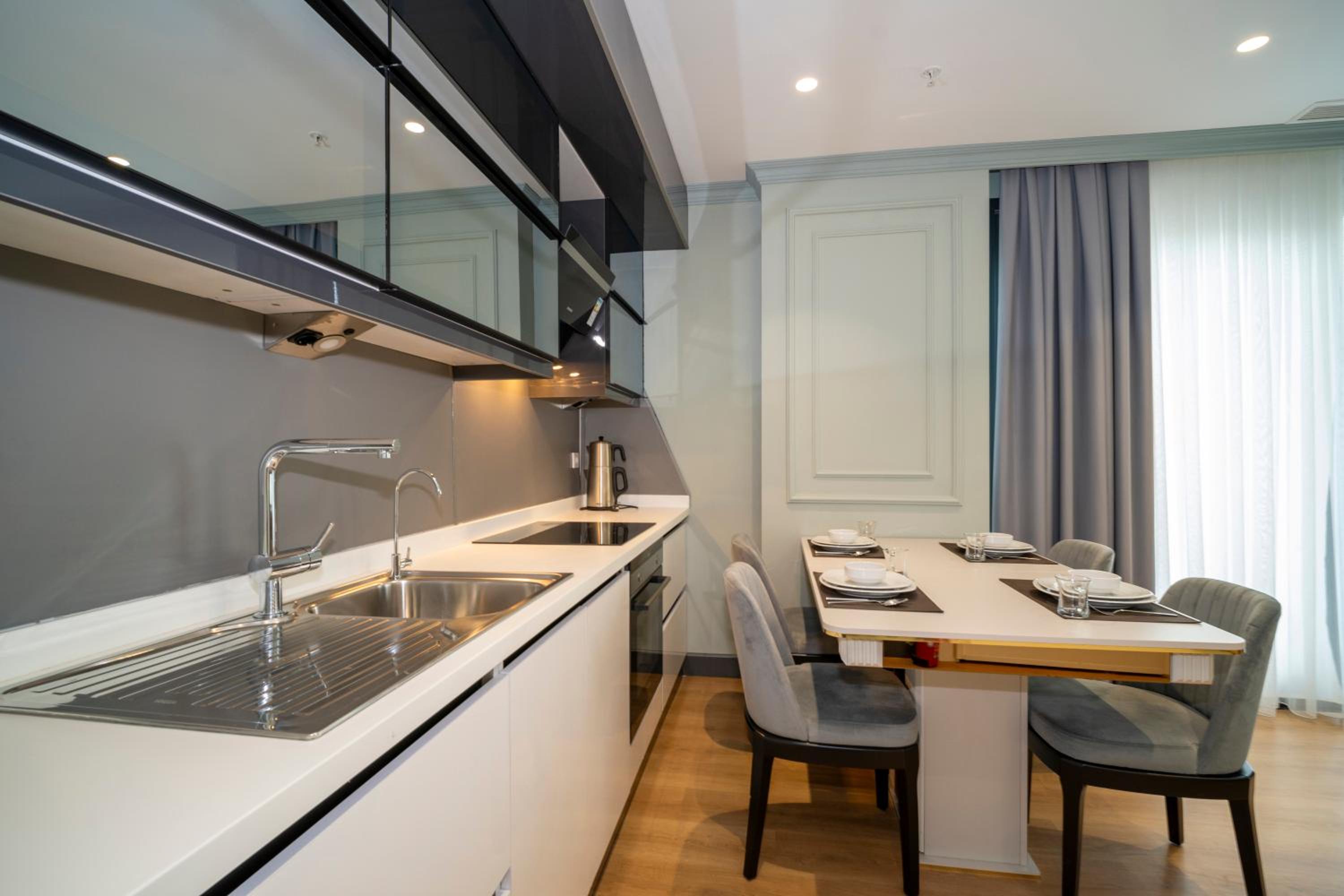 Rusel Park Residence
