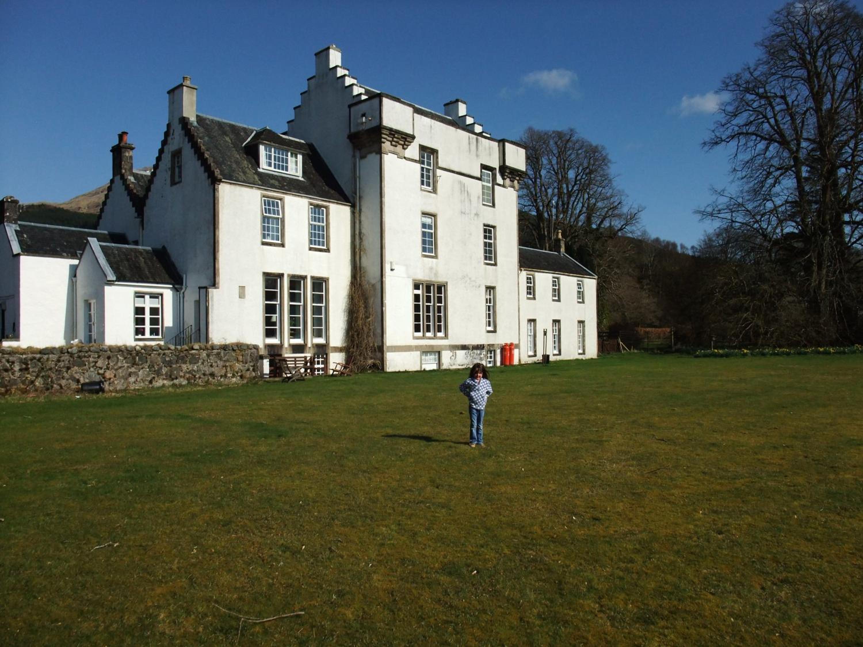 Inverawe Cottages view 4