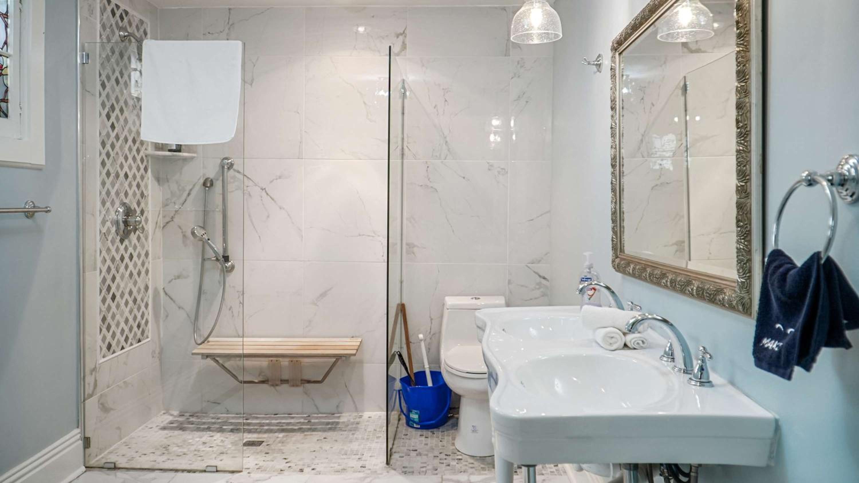 Tranquil Retreat amidst Clifton & Crescent Hill's Vibrant Energy