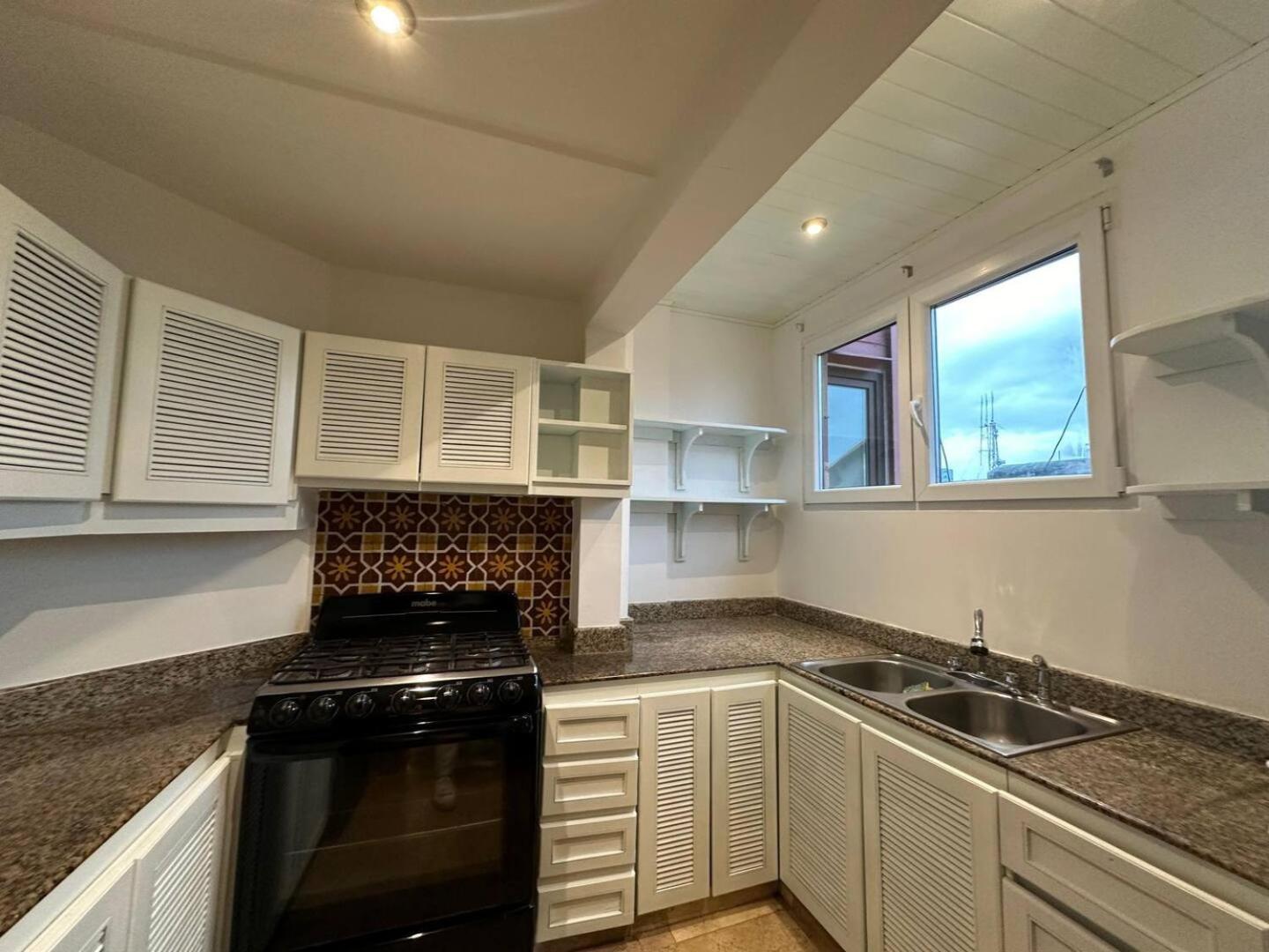 Colonial & Spacious Apto-best Location In Oldtown