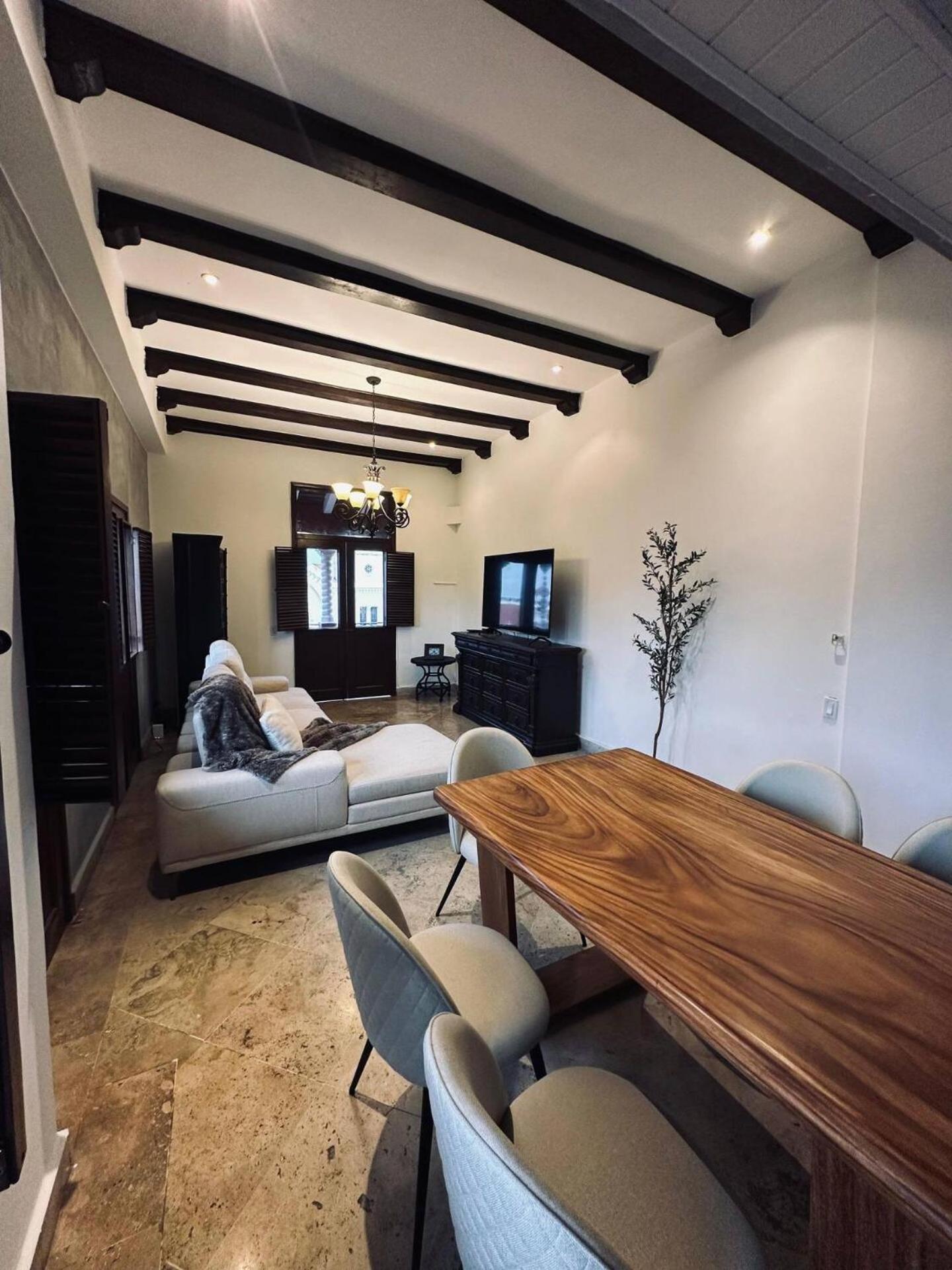 Colonial & Spacious Apto-best Location In Oldtown