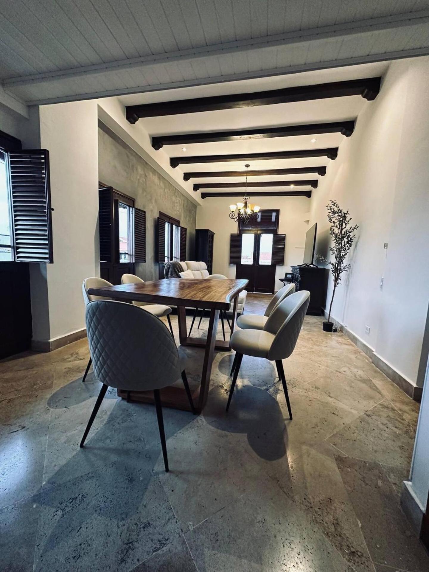 Colonial & Spacious Apto-best Location In Oldtown