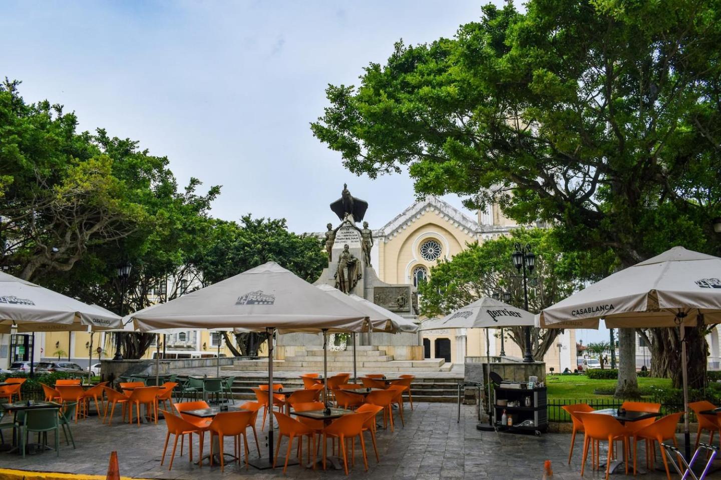 Colonial & Spacious Apto-best Location In Oldtown
