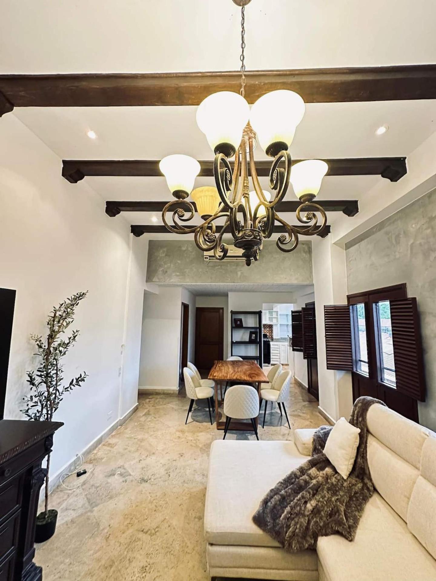 Colonial & Spacious Apto-best Location In Oldtown