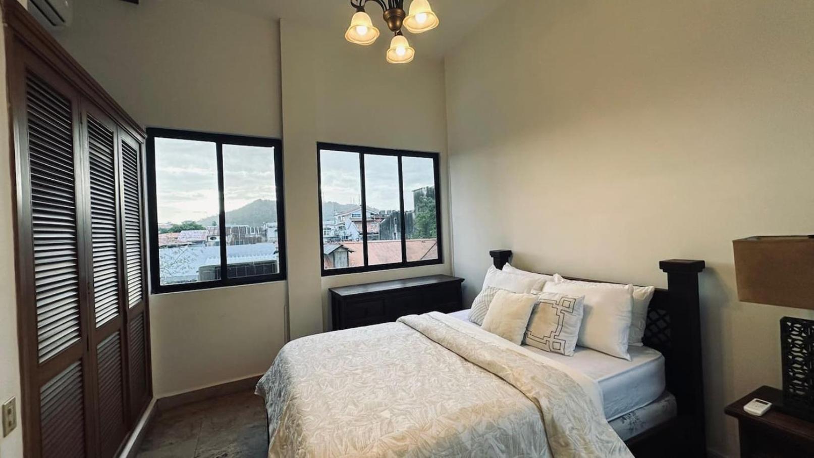 Colonial & Spacious Apto-best Location In Oldtown