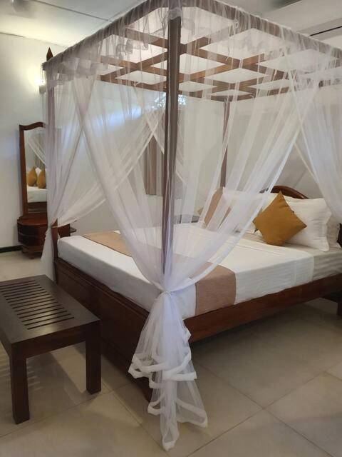 Singapore Bungalow Galle view 2